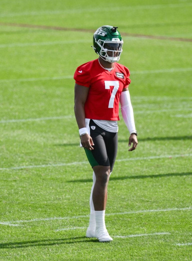 How long is Justin Fields out? Timeline for Jets QB after toe injury